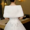 Lenços elegantes mulheres jaquetas de casamento branco preto falso acessório de pele nupcial xale envolve capa inverno noite festa casaco cloakscarve3376055