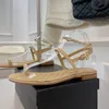 Luxusmarke Echtes Leder Tanga Sandalen Kette Niedrige Heels Metall Dekoration Designer Schuhe Sommer Schnalle Strap Zapatillas Mujer Frauen Schuhe