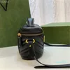 Diseñador Bolso de cuero acolchado blanco Estuche cosmético Bolso de lujo para mujer Bolso de cuero suave con accesorios retro dorados bolsos negros