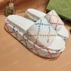 2022 Designer Slippers Mode Dikke bodem Sandalen Rubber Letter Borduurwerk Slides lady Platform Wedges Sandaal Strand Hoge hak Geborduurde slip op Flip Flops Boot