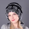 Bonsons de bonnet / crâne Caps chapeaux de fourrure pour femmes hiver réel rex fashion fraîche bonne fleurs tricotées avec des balles crânes neige femelle
