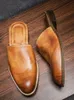 Sandaler Summer Men äkta läderdesign Fashion Casual Black Slip-on Handmade Cow Vintage Point Toe Baotou tofflor