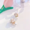 Clip-on Vite posteriore Entrambi Indossare orecchini Charm Perla Ear Stud Squisito Fiore romantico Orecchino di lusso Semplice temperamento classico Conchiglia Earri