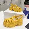 triangel logotyp skum gummi sandal kvinnor gummi designer roma sandaler lätt svamp gummi debossed ensam lady sommar strand plattform sandal storlek 35-41