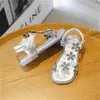 ガールズプリンセスサンダルファッションラインストーン花子供の靴2022夏の新しい開いたつま先の女性ソフトソール滑り止めカジュアル子供の靴