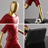 Statue de figure créative moderne jouant au football ornement siècle tasse souvenir salon chambre bureau décor sculpture cadeau 220628