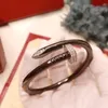 Mens Nail Bangle Black Ceramic Couple 남자 16 19cm 공식 복제 보석 최고 카운터 품질 절묘한 선물 009