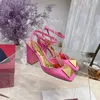 Scarpe da abbigliamento con tacchi grossi 6 8,5 cm imbragatura alla caviglia alla caviglia Donne Banchet Shoe Fashion Fashi