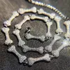 Collane con pendente Collana di giunzione unica Intarsio Brillante Piccolo zircone Squisita geometria dell'osso Gioielli per le donne Fidanzamento di nozze O306x