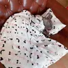 ブランドペットパジャマのぬいぐるみ毛布レターロゴ犬枕セットファッションペットスリープウェアブランケットスリーピースドッグアパレル