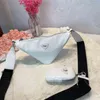 Sontos de folga Bolsa online Trendy Spring e Summer Triangle Conjunto de duas peças Vendas de mensagens únicas simples femininas