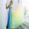Abiti Ombre Colorful Prom Dress Sheer Deep Neck a una linea Abiti da sera pieghettati Rainbow Sweep Train Chiffon Plus size Occasione speciale Fo