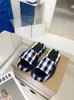 2022Designer Vintage Check Slides Pantoufle Sandali Stampa Furleys Archive Plaid Pantofola da piscina Donna Beige Summer Beach Outdoor Cool Mule Taglia 35-42 con scatola