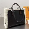 Teddy Winter Totes Plüsch Einkaufstasche Große Kapazität Paket Wolle Umhängetaschen Stickerei Brief Pelz Handtaschen