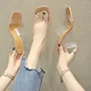 Zapatillas 2022 Toboganes de diseñador Mujeres de 9 cm de altura Mulas transparentes Fetiche Sandalias de cristal femenino Zapatos de bloqueo