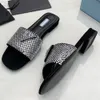 Neue beliebte Strass-Hausschuhe-Sandalen von Net Celebrity Star mit der gleichen Mode-Klassiker-Extravaganz, alle passenden Einzelprodukt-berühmten Designer-Sandalen-Sandalen