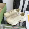 Designer sneakers rhyton casual skor män kvinnor pappa sneaker lady luxurys löpare tränare chaussures multicolor plattform skor storlek 35-46