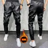 Winter Thick Warm PU Leather Pants Men Clothing Simple Big Pocket Windproof Casual Motorcycle Trousers Black Plus Size 220323