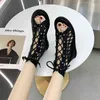 Sandals Europese En Amerikaanse Hollow Teen Koel Laarzen Vrouwen Lentezomer 2022 Nieuwe Cross Bandje Rits Platte Bodem Romeinse Sandalen Vrouwen 220427