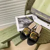 디자이너 슬리퍼 여성 고급 정품 가죽 샌들 여름 평평한 슬리퍼 메탈 로고 양치위 해변 신발 35-42 상자