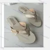 2021 패션 브랜드 Wonen Sandals 큰 크기 35-42 플립 플롭 레드 샌들 웹 스트랩 여성 슬리퍼와 함께 고무 밑창 30 컬러 참신 브라운 발굽 발 뒤꿈치