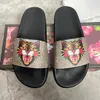 2021 sandales classiques Designer pantoufles diapositives hommes femmes avec boîte à fleurs correcte sac à poussière chaussures imprimé serpent tigre diapositive été large plat pantoufle taille 35-48