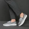 2022 Neue Turnschuhe Männer Schuhe PU-Leder Dicke Sohle Einfarbig Mode Klassische Quaste Einfache Slip-On Faule Freizeitschuhe DP378