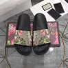 Mulheres homens chinelos de verão sandálias deslizantes Sapatos de bancada slides elegantes casuais impressão versátil sola sola lazer confortável não deslizamento sandálias G80657