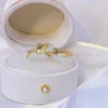 Backs oorbellen Clip-on Screw Back Gold Color Luxe Rose Flowelry Earring Simple Temperament Ear Fashion Exquisite Hanger voor vrouwen Charm