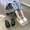 Solas grossas chinelas mulheres usam muffin moda moda casual shinestone leopard sandals no verão J220716