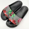 상자 슬라이드 폼 러너 슬리퍼 샌들 스니커즈 신발 인쇄 빨간 블루 블랙 흰색 고무 여름 남녀 여성 디자이너 해변 패션