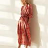 Kvinnors badkläder ayualin långärmad kimono klänningar kvinnor täcker vintage satin röd blommig tryck höst vestidos boho sida split 2022 mantel