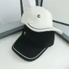 Siyah Ve Beyaz Beyzbol Şapkası Tasarımcı Rahat Unisex Çift Şapka Lüks Moda Kadın Erkek Casquette Gömme Şapkalar Kadın Bere D2109296HL