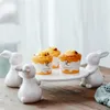 Plato de pastel de porcelana Cerámica Soporte de pie de conejo blanco Decoraciones creativas para el hogar Adornos de cerámica Accesorios Bandeja de pastelería de té 220307