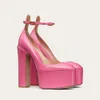 مضخات جلدية سميكة جديدة أحذية نساء فائقة الكعب العالي روما صندل الصيف الصيفي الأزياء الأزياء