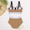 Designer vadderade kvinnor badkläder sommarbikinis set mode rand bras thongs strandstil andas två stycken simning kläder