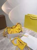 デザイナーバッグフォール新しい女性のバッグLe Cagole Luxury Designer Shourdle Shourdle Stack Messenger Bagの形状の下脇にコイン財布