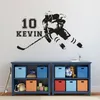 Personalizzato Uomo Vinile Decalcomania Giocatore di Hockey Wall Art Ragazzi Sport Room Decor Personalizzato Nome Adesivo AZ525 220621