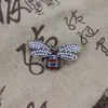 Designer de broche de abelha europeu e americano de alta qualidade para mulheres, pérola, personalidade simples, temperamento, joias de casamento de luxo