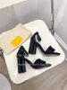 Vente en gros 2022 Top qualité Designer femmes sandales à talons hauts Nouvelle impression forme de fleur chaussures à talons épais élégant rétro denim peau de vache talon épais sandale