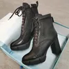 Дизайнерские наклешивания Boots Boots Женские высокие каблуки 9,5 см на платформе Обувь на платформе высокого качества Натуральная кожа черная кружева коренастые резиновые туфли с коробкой NO256