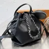 Sacs de soirée à cordon de créateur de luxe Petit Noe Bella Bucket Crossbody comprend un quincaillerie de couleur argenté rond détachable