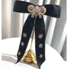 Koreanska tyg sammet slips brosch kristall rhinestone bowknot slips luxulry broscher för kvinnor skjorta krage pins smycken