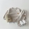 Mode peuter jongens herfstkleding sets baby meisje kleding set kinderen sportbeer sweatshirt broek 2 stks pakken outfits 220715