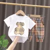 Baby Romper Girl 디자이너 브랜드 편지 의상 작업복 옷 점프 슈트 Kids Bodysuit for Babys 복장 Rompers 복장