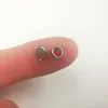 24ピースの小さい6mm赤いクリスタルペンダントの誕生石の魅力の魅力的なピンダントDIYイヤリングのリングのリングとペンダント