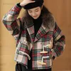 Qingwen Winter Warm Fashion Plaid Rogon klamra plus aksamitne luźne małe wełniane płaszcz dla kobiet futra kurtka kołnierzowa casaco feminino L220725