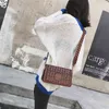 66% de réduction sur les sacs à la mode 2022 Nouveaux sacs à main de créateur Sacs pour dames de la mode Style de la mode Mori texture à la mode simple épaule petit messager à large bande