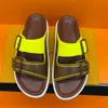 2022 sandalias de diseñador zapatillas de cuero suave para hombres y mujeres que venden chanclas de playa de verano zapatos planos Birk Arizona Gizeh impresión casual unisex