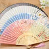 Kinesisk Japansk Silk Folding Fläkt Trä Shank Klassisk Dansfläkt Högkvalitativ Tassel Elegändig Kvinna Fan Heminredning till sjöss